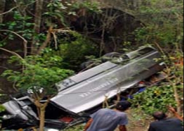 গিনির দক্ষিণপূর্বাঞ্চলে বাস- ট্রাক সংঘর্ষে নিহত ১৫ ।।