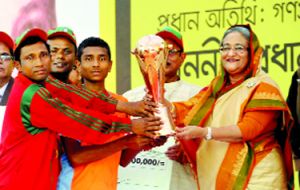 বিপথে না গিয়ে দেশকে নেতৃত্ব দেয়ার মত করে নিজেদের গড়ে তুলতে শিশু কিশোরদের আহবান প্রধানমন্ত্রীর ।।