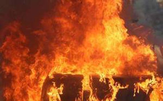 আগুনে পুড়ে ছাই হলো লালমনিরহাটের তিনটি পরিবারের সব বাড়ি-ঘর।।