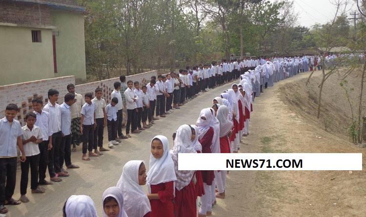 চাঁপাইনবাবগঞ্জের সন্ত্রাসের আঁতুড়ঘর ইসলামপুরে সন্ত্রাসবিরোধী মানববন্ধন করেছে হাজারো শিক্ষার্থী ও সাধারণ মানুষ।