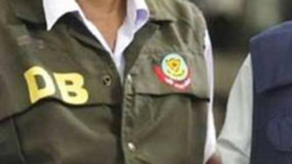 রাজধানীতে ‘জঙ্গি আস্তানায়’ অভিযান, ডিবি কর্মকর্তা আহত ।। আটক ২ জঙ্গী