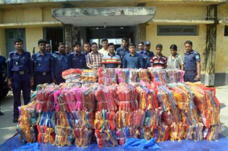 মেহেরপুরে ভারতীয় কাপড় সহ দুইজন আটক ।।