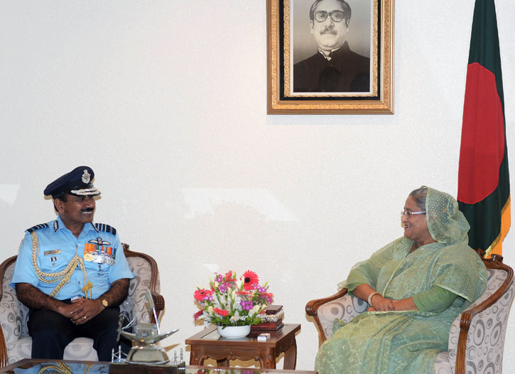 প্রধানমন্ত্রীর সঙ্গে সফররত ভারতের বিমান বাহিনী প্রধানের সৌজন্য সাক্ষাৎ।।