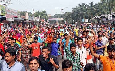বেতন ভাতা বাড়ানোর দাবিতে প্রানের শ্রমিকদের কর্ম বিরতির দ্বিতীয় দিনে কারখানায় ব্যাপক ভাংচুর ।।