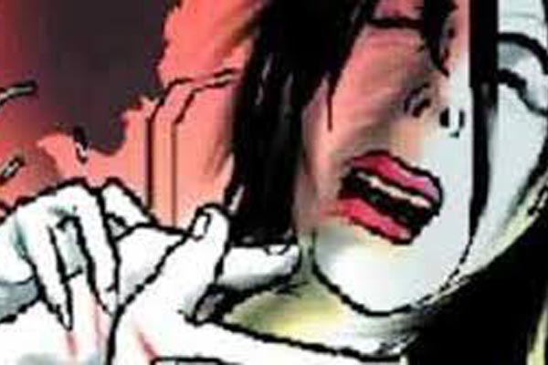 খুলনায় স্ত্রীকে হত্যার পর স্বামীর আত্মসমর্পণ ।। থানায় মামলা