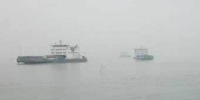 ৩ ঘন্টা বন্ধ থাকার পর পাটুরিয়া-দৌলতদিয়া রুটে ফেরি চলাচল শুরু।। উভয়পারে তীব্র যানযট