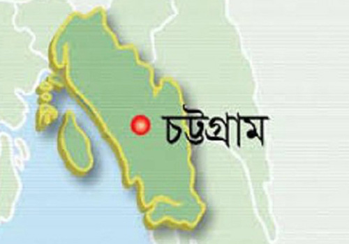 ডাকাতির কাজে ব্যবহৃত অস্ত্র মাটি খুঁড়ে উদ্ধার ।। লুটকৃত মালামালসহ আটক ৩