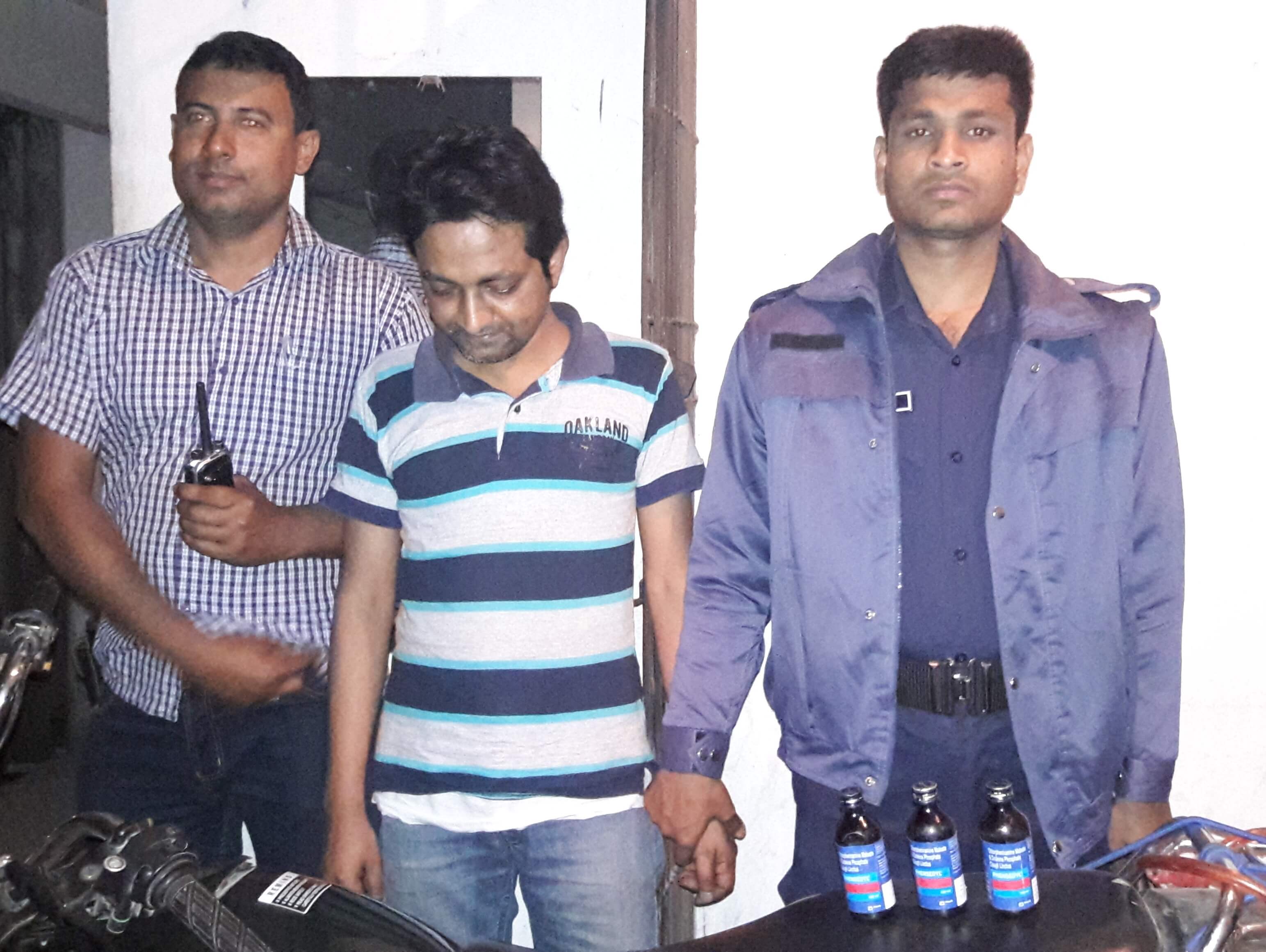 চুয়াডাঙ্গায় ফেনসিডিলসহ ভূয়া এক সাংবাদিক আটক ।।