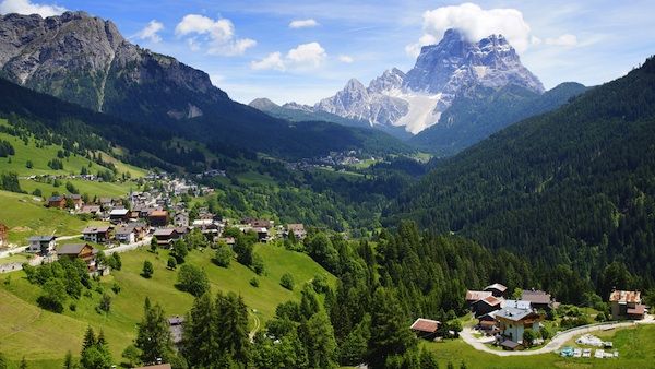 ইতালির আল্পাস পর্বতে বড় আকারের ধস, নিহত ২ ।।
