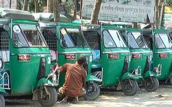 সাতদফা দাবী আদায়ে রাজধানীতে ধর্মঘটে নামবে অটোরিকশা চালকরা ।।
