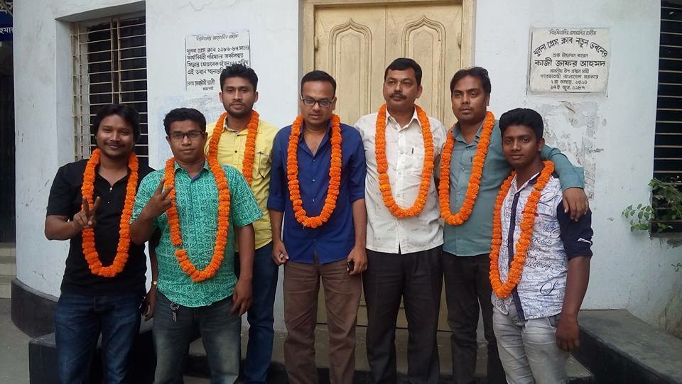 খুলনা টিভি ক্যামেরা জার্নালিস্ট অ্যাসোসিয়েশনের নব-নির্বাচিত সভাপতি/সাধারণ সম্পাদক সহ সকল নেতৃবৃন্দকে খুলনা জেলা ছাত্রলীগের অভিন্দন ।।