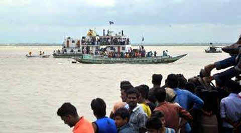 অল্পের জন্য রক্ষা পেলো যাত্রীবাহী লঞ্চের ৫শ’ যাত্রী ।।