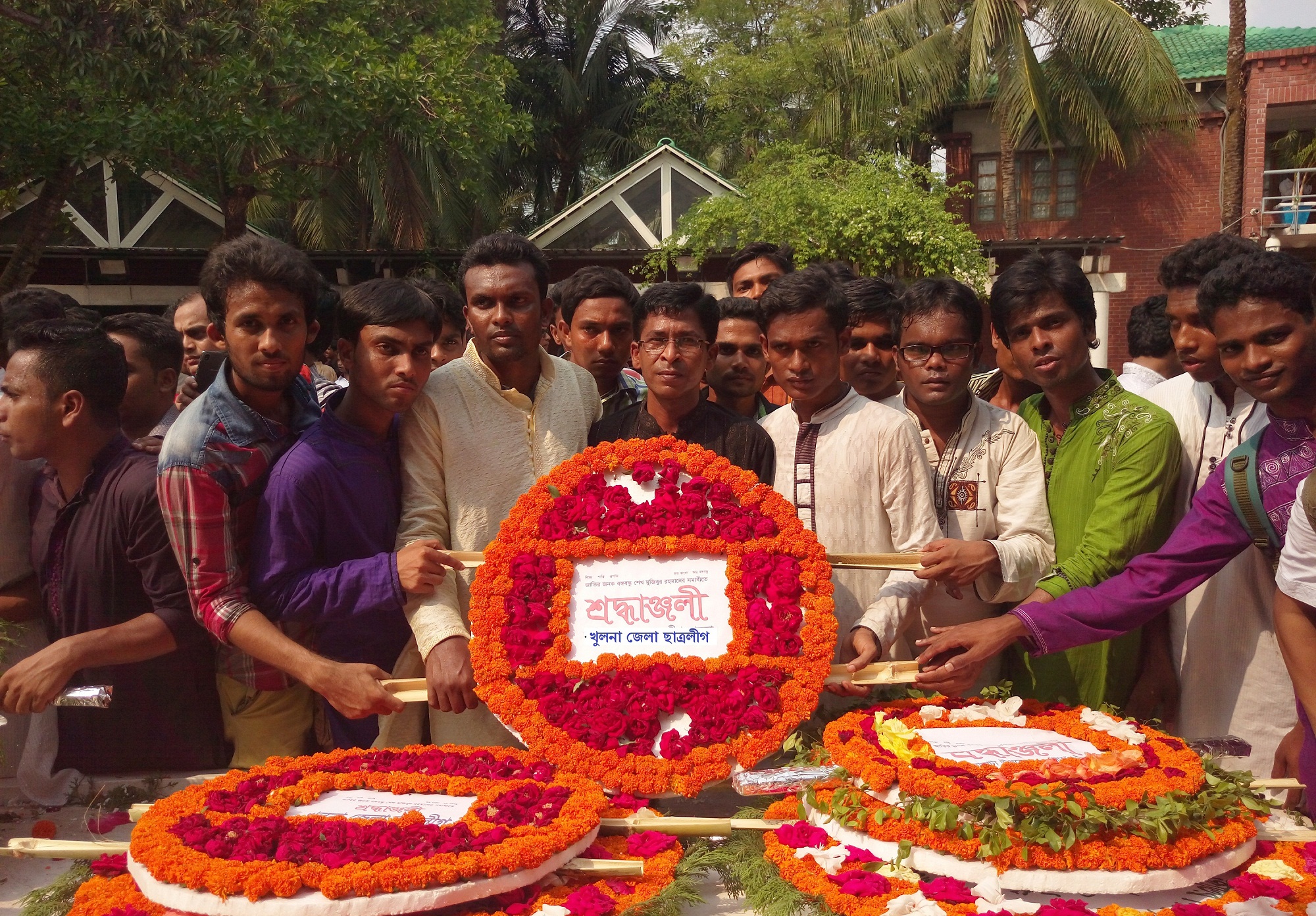 জাতির জনকের সমাধিতে খুলনা জেলা ছাত্রলীগের শ্রদ্ধাঞ্জলী নিবেদন ও কেন্দ্রীয় নেতৃবৃন্দদের সাথে সৌজন্য সাক্ষাৎ.........