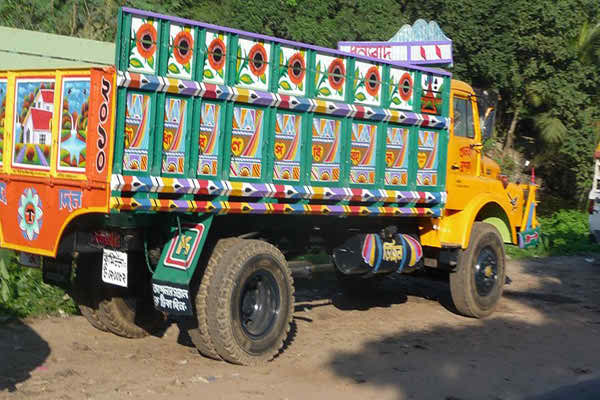 রংপুরে নিজ ট্রাকের ভেতর থেকে মালিক ও সহযোগীর লাশ উদ্ধার ।।
