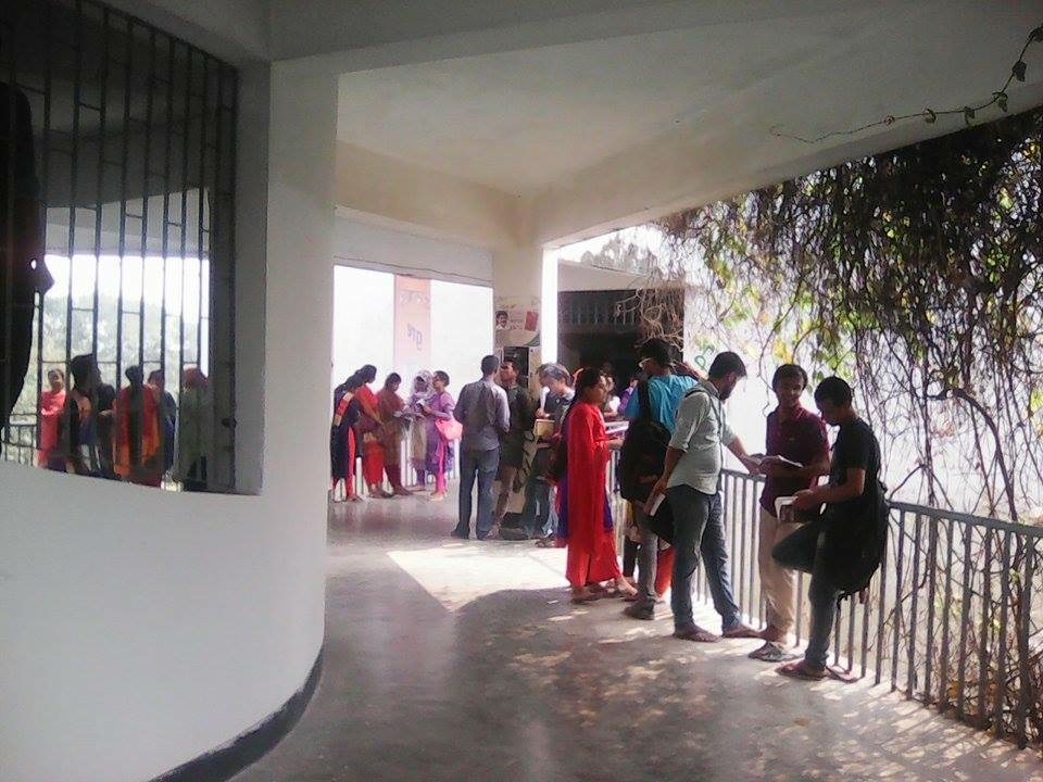 জাবিতে আইন বিভাগের কোন ক্লাসরুম নাই।। পাঁচ বছর ধরে ধুকে চলছে বিভাগটি