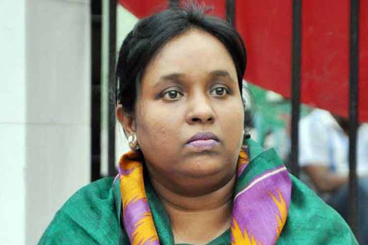 আসামী ছাড়িয়ে নিতে থানায় কঠোর অবস্থান মেয়র আইভির ।।