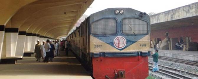 সারা রাতের ভারী বর্ষণে সেতু ভেসে গেছে জানকিছড়া রেলসেতু ।। সিলেটের সঙ্গে সারাদেশের রেল সংযোগ বিচ্ছিন্ন.........