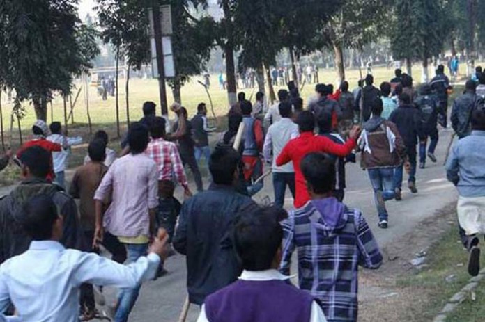 আধিপত্য বিস্তার নিয়ে ছাত্রলীগের দু'পক্ষের মধ্যে সংঘর্ষ, বিশ্ববিদ্যালয়ে ভাঙচুর আহত ৩ ।।