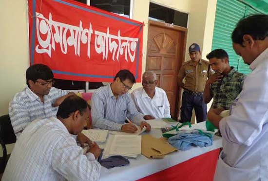 বিনা টিকিটে ট্রেন ভ্রমণে জরিমানা দিলেন  ৬৩৪ যাত্রী  ।।