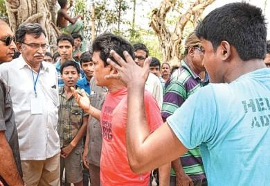 পশ্চিমবঙ্গে তৃনমুলি শিষ্টাচার ।। বিধানসভার বিরোধী দলনেতা সুর্যকান্তকে ঘিরে শ্লোগান " সূর্য মিশ্র, তোমায় মুখ্যমন্ত্রী হতে দিচ্ছি না, দেব না!’’