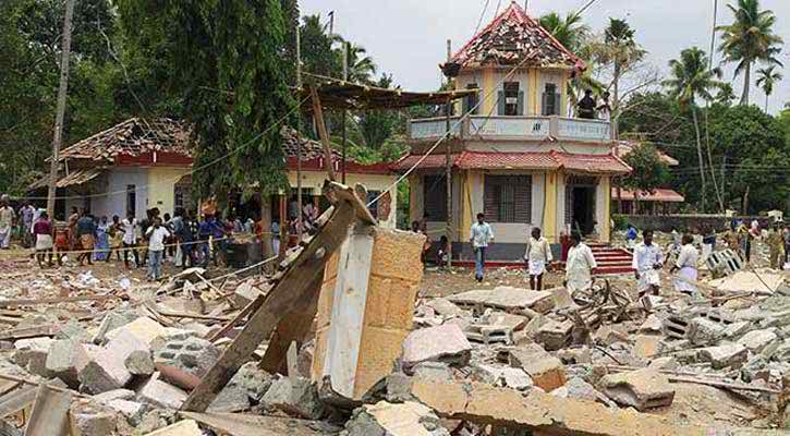 কেরালায় মন্দিরে অগ্নিকাণ্ডের ঘটনায় ৫ জনের আত্মসমর্পণ ।।