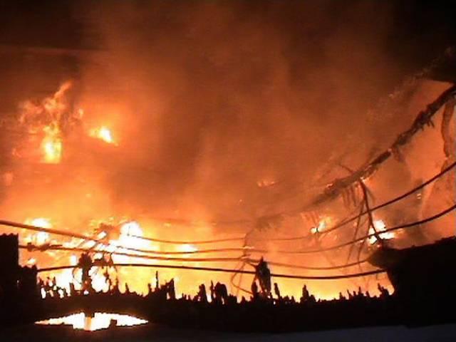 বছরের শেষদিনে ঝিনাইদহে ভয়াবহ আগুন, ৩ জন দগ্ধসহ আহত ১১ ।।