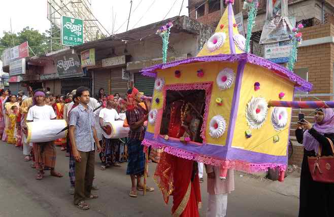 সাতক্ষীরায় বর্ষবরণে গ্রামীণ ঐতিহ্যের ছড়াছড়ি ।।