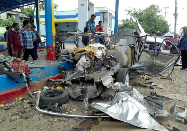 গাড়িতে গ্যাস নেওয়ার সময় বিস্ফোরণ, নিহত ১,আহত ৩ ।।