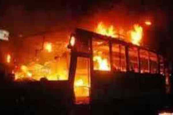 গাজীপুরে বাসে আগুন দিল উত্তেজিত জনতা ।।