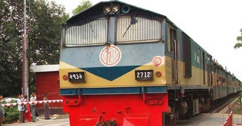 যমুনা এক্সপ্রেসের যাত্রা বিরতির দাবিতে রেললাইনে বিক্ষোভ ।।