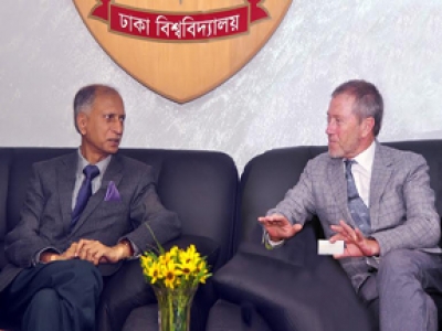ঢাবি ভিসির সঙ্গে সাক্ষাৎ করেছেন নিউজিল্যান্ডের লিংকন ইউনিভার্সিটির  অধ্যাপক  ।।