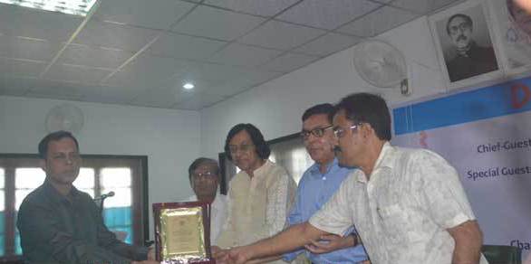 গবেষণাকর্মে কৃতিত্বপূর্ণ অবদানের স্বীকৃতি স্বরুপ রাবিতে ডিনস্ অ্যাওয়ার্ডে ভূষিত ২ শিক্ষক ।।