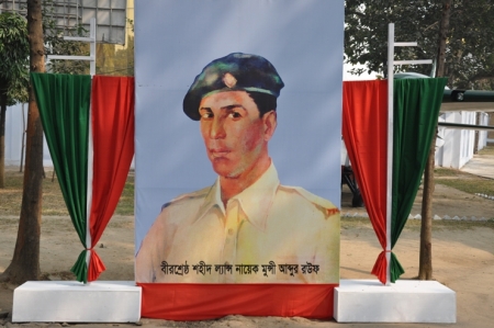 আজ বীরশ্রেষ্ঠ মুন্সী আব্দুর রউফ এর ৪৫তম মৃত্যু বার্ষিকী ।।