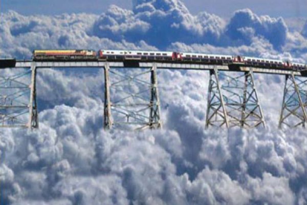 মেঘের উপর দিয়ে চলে ট্রেন ।। পর্যটকদের জন্য সুখবর !!