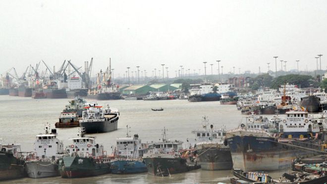 নৌযান ধর্মঘটে অচল কর্ণফুলী ।।