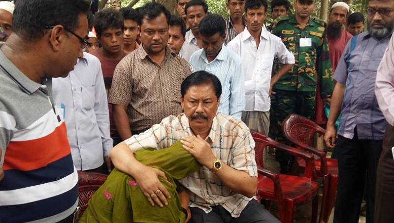 বান্দরবানে নিহত তিন ব্যবসায়ীর পরিবারকে অনুদান প্রদান করলেন প্রতিমন্ত্রী বীর বাহাদুর ।।