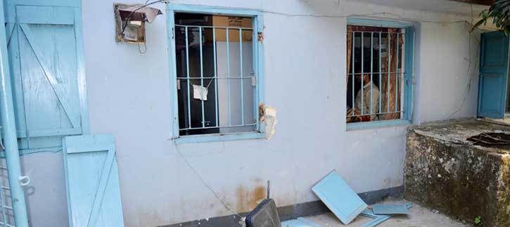 বগুড়ার ধুনটে ইউএনওর কার্যালয়ে ভাঙচুর ।।