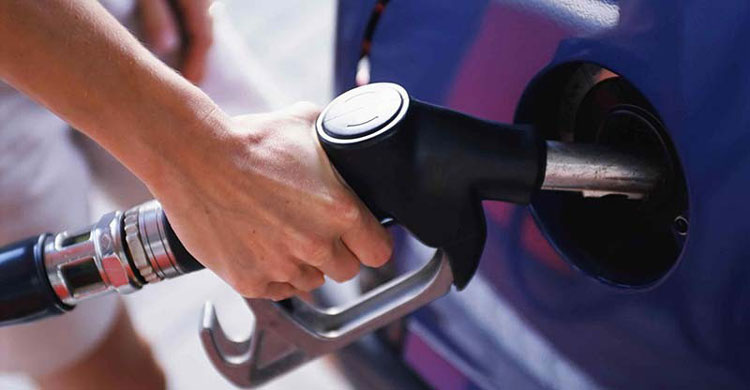 আজ মধ্যরাত থেকেই কমবে জ্বালানি তেলের দাম ।।