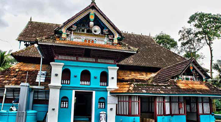 কেরালায় একদিনের জন্য মসজিদে প্রবেশের অনুমতি পেলেন নারীরা ।।