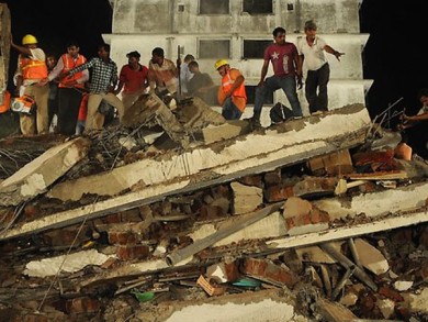 মুম্বাইয়ে বহুতল ভেঙে নিহত ৬, আহত ২০ ।।