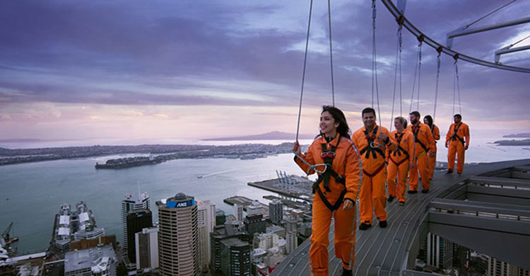 দুবাইয়ের অভিনব এক টাওয়ারে বাতাসের ওপর দিয়েই হাঁটার ব্যবস্থা করছে নির্মাতা প্রতিষ্ঠান