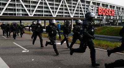 জার্মানিতে বামপন্থী-ডানপন্থী দলের সংঘর্ষ ।।