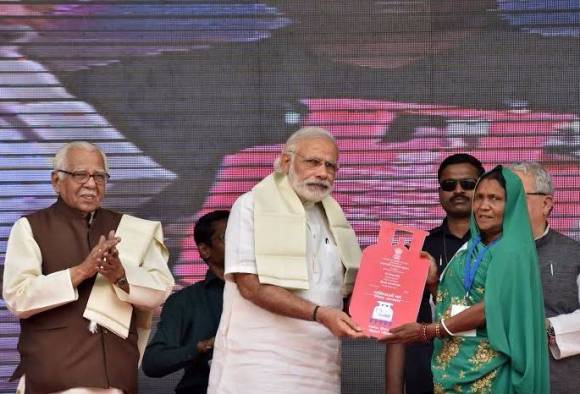 ভারতের উত্তরপ্রদেশে বিনামূল্যে এলিপিজি সংযোগ প্রকল্পের উদ্বোধন করলেন নরেন্দ্র মোদী ।।