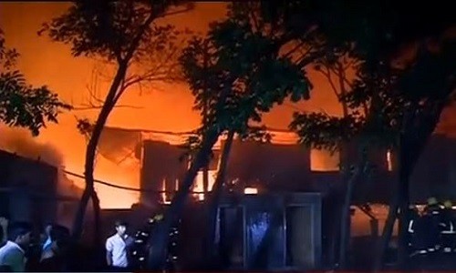 কারওয়ান বাজারের জনতা টাওয়ারের পাশে হাসিনা মার্কেটে ভয়াবহ অগ্নিকাণ্ড ।।