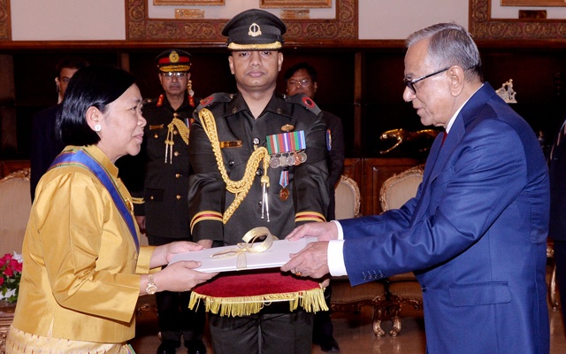 বঙ্গভবনে রাষ্ট্রপতির কাছে থাইল্যান্ডের নতুন রাষ্ট্রদূতের  পরিচয়পত্র পেশ ।।