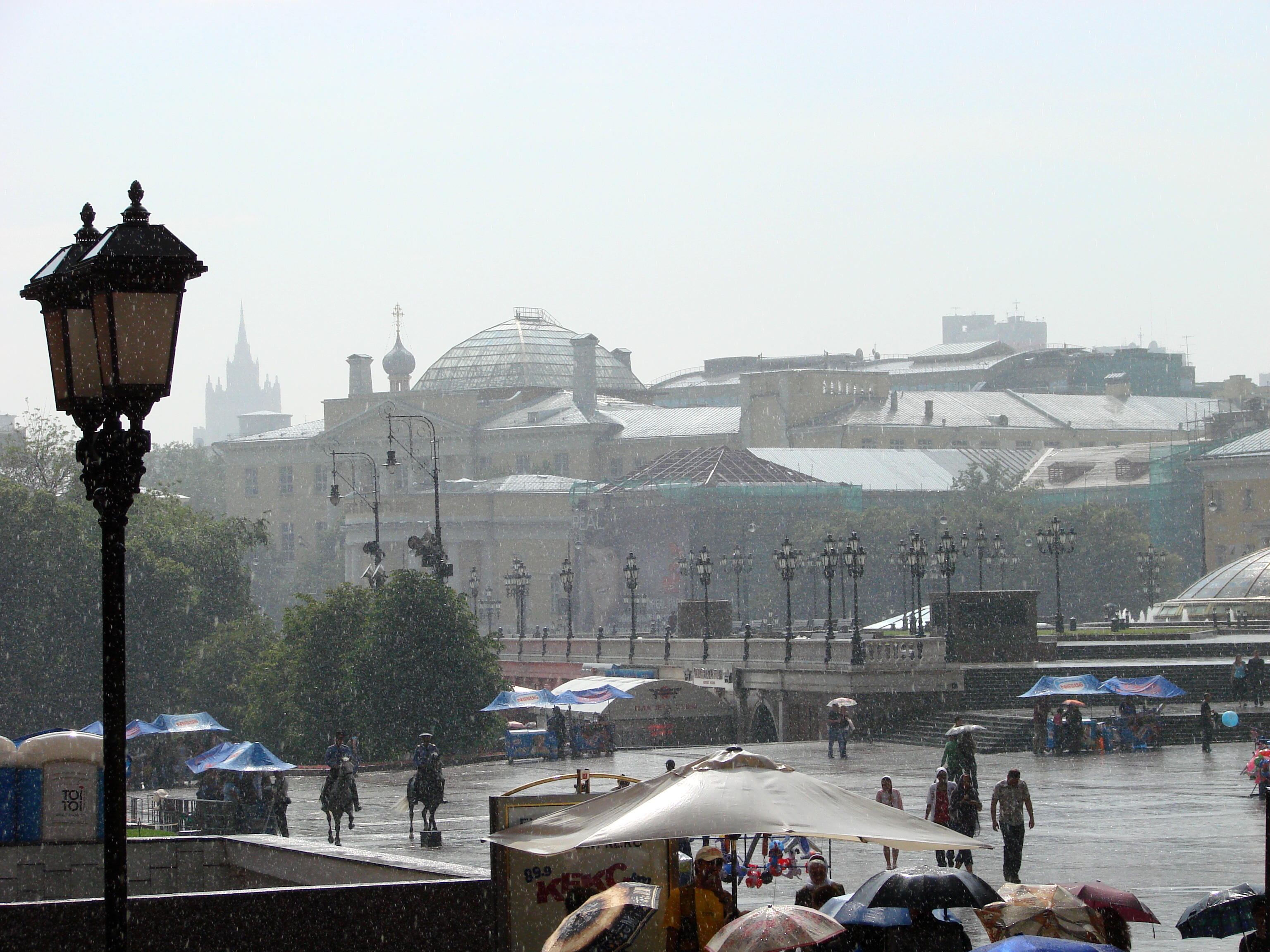 মহাকাশে বৃষ্টি নিয়ন্ত্রণে রাখতে এবার রাশিয়া ব্যয় করেছে ১৩ লাখ ডলার