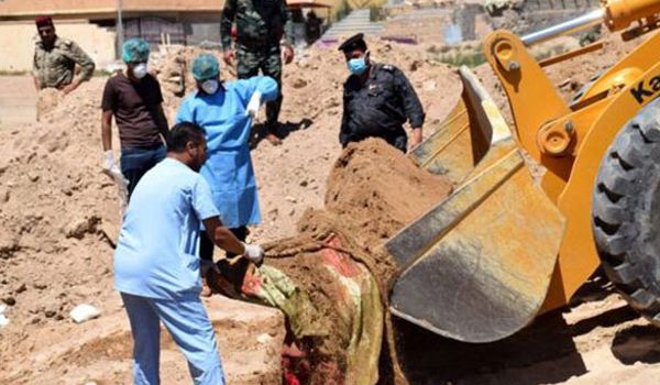 ইরাকে ইসলামিক স্টেটের দখলকৃত এলাকায় অনেক গণকবরের সন্ধান ।।