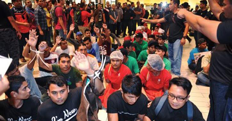 মালয়েশিয়ায় বাংলাদেশিসহ ৮৫ অভিবাসী শ্রমিক আটক ।। আটককৃতদের মধ্যে ১১ জন নারি