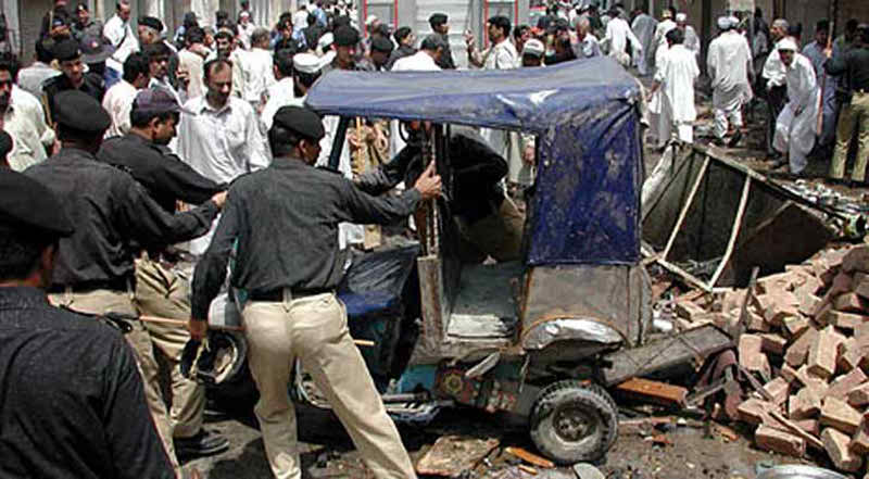 পাকিস্তানের পেশোয়ারে বোমা হামলায় ১ পুলিশ সদস্য নিহত, আহত ১৭