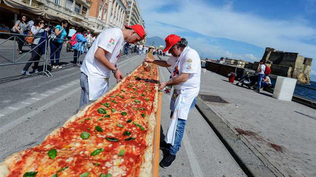 আগের সব রেকর্ড ভাঙবে ইতালির নাপোল শহরের এই পিৎজা…